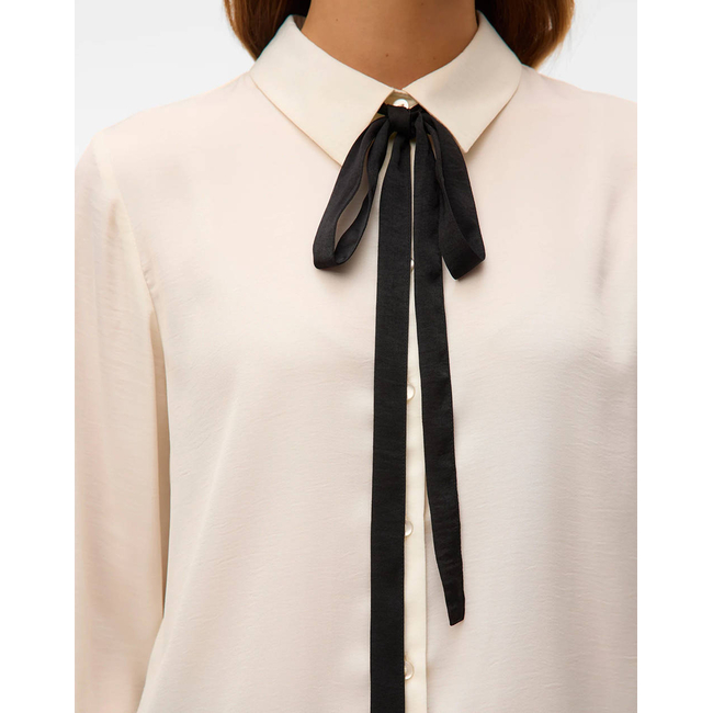 Product VERO MODA VMGRETCHEN LS SHIRT WVN BTQ GA base image