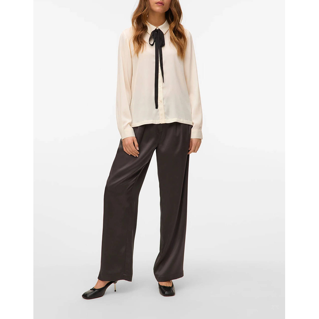 Product VERO MODA VMGRETCHEN LS SHIRT WVN BTQ GA base image