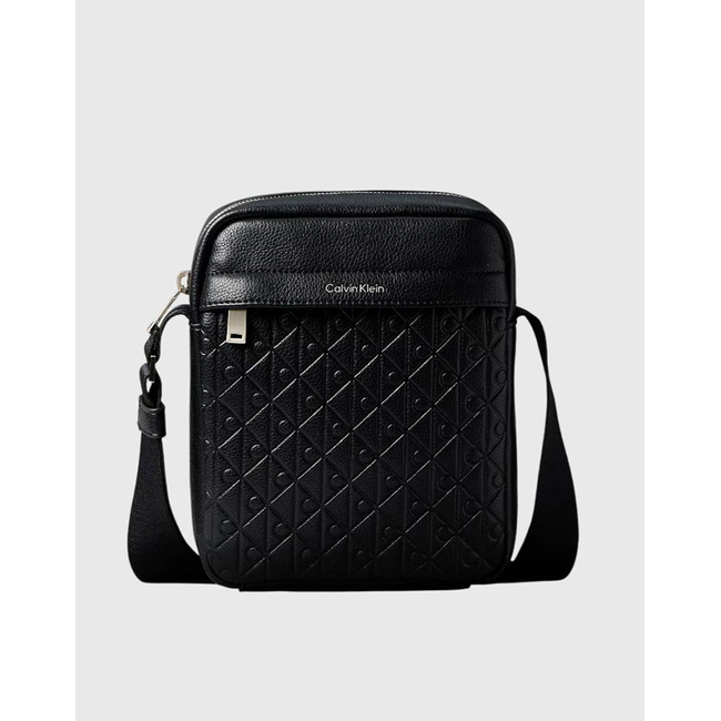 Product CALVIN KLEIN EMBLEM EMBOSS REPORTER (Dimensions: 16.5 x 20 x 6.5cm.) base image