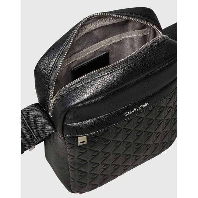 Product CALVIN KLEIN EMBLEM EMBOSS REPORTER (Dimensions: 16.5 x 20 x 6.5cm.) base image