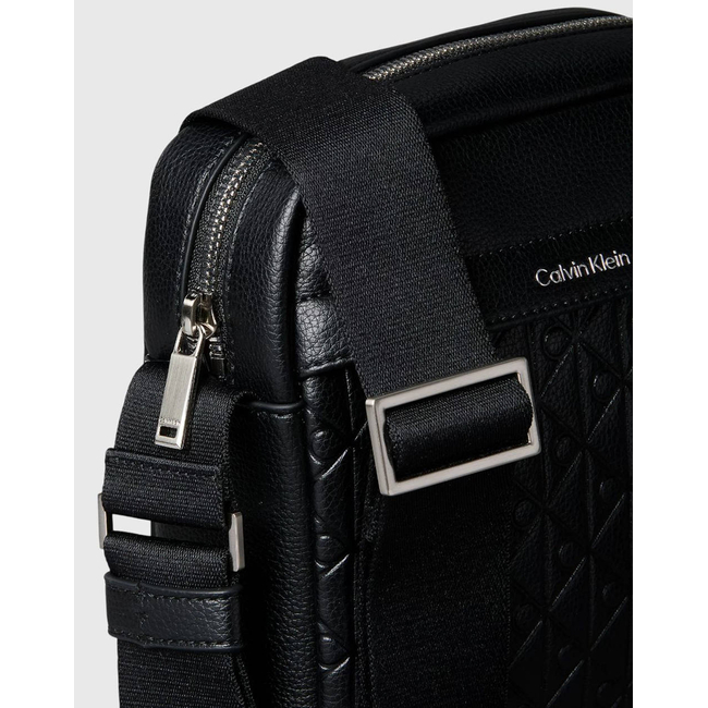 Product CALVIN KLEIN EMBLEM EMBOSS REPORTER (Dimensions: 16.5 x 20 x 6.5cm.) base image