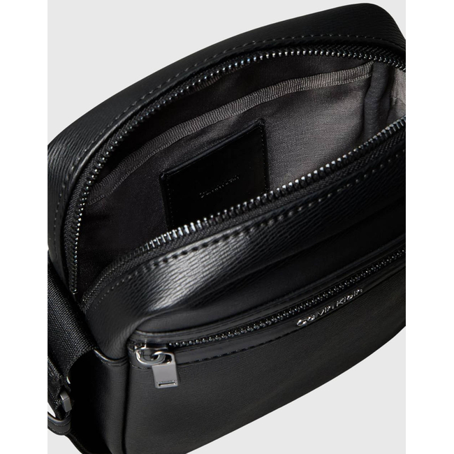 Product CALVIN KLEIN ZIP REPORTER (Dimensions: 18 x 20.5 x 6cm.) base image