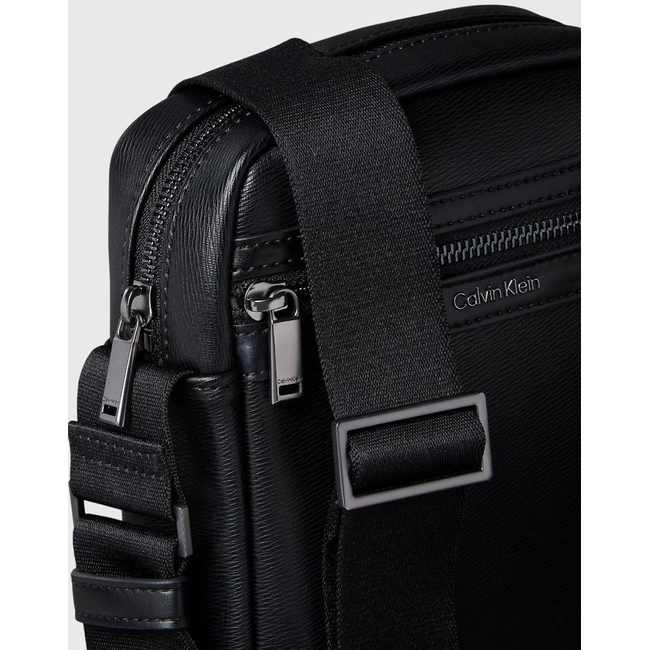 Product CALVIN KLEIN ZIP REPORTER (Dimensions: 18 x 20.5 x 6cm.) base image