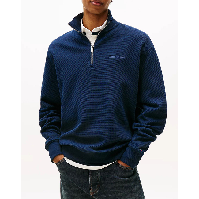 Product TOMMY JEANS TJM RLX WAFFLE SCRIPT QRTR ZIP base image