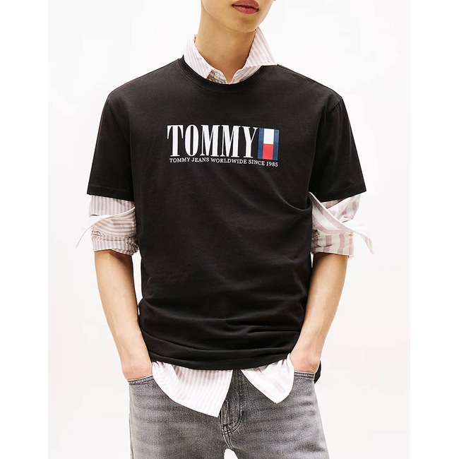 Product TOMMY JEANS TJM REG TOMMY DNA FLAG TEE EXT base image