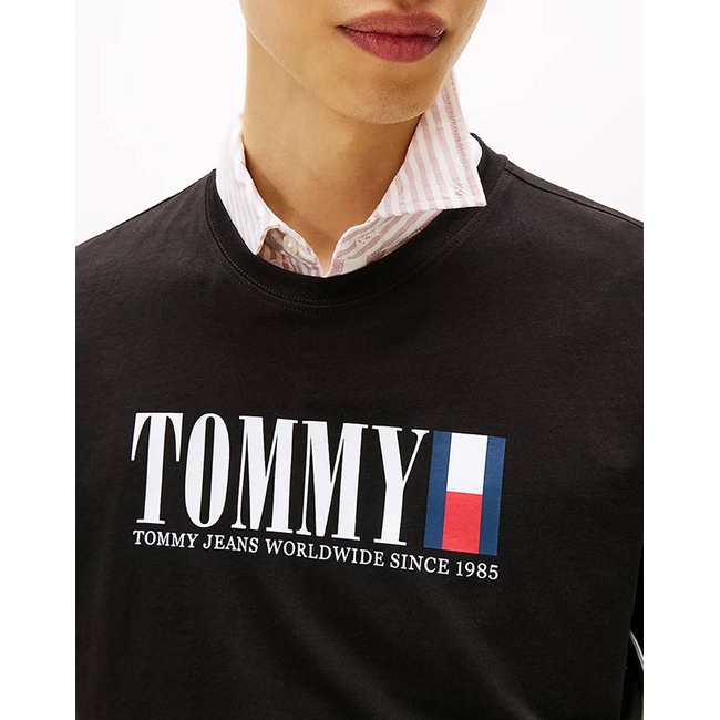 Product TOMMY JEANS TJM REG TOMMY DNA FLAG TEE EXT base image