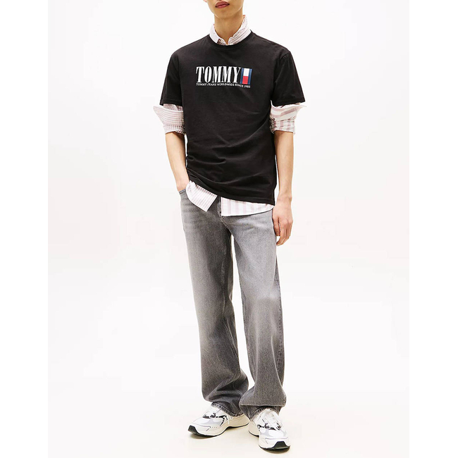 Product TOMMY JEANS TJM REG TOMMY DNA FLAG TEE EXT base image