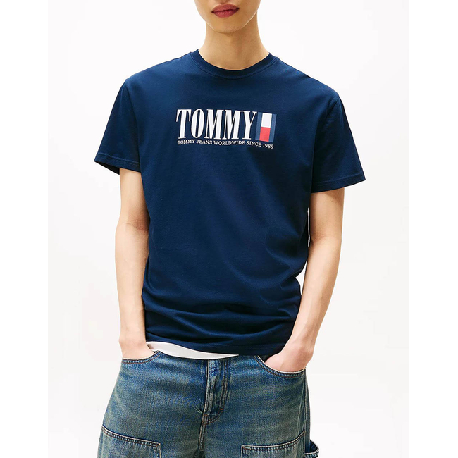 Product TOMMY JEANS TJM REG TOMMY DNA FLAG TEE EXT base image