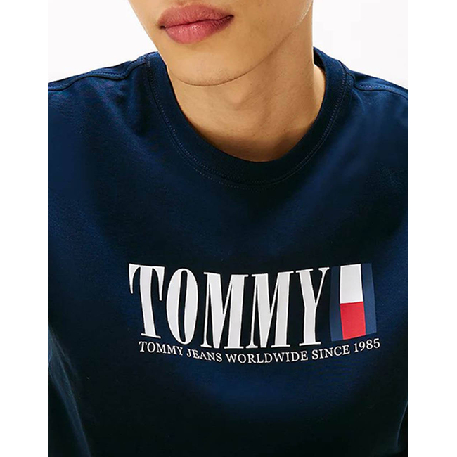 Product TOMMY JEANS TJM REG TOMMY DNA FLAG TEE EXT base image