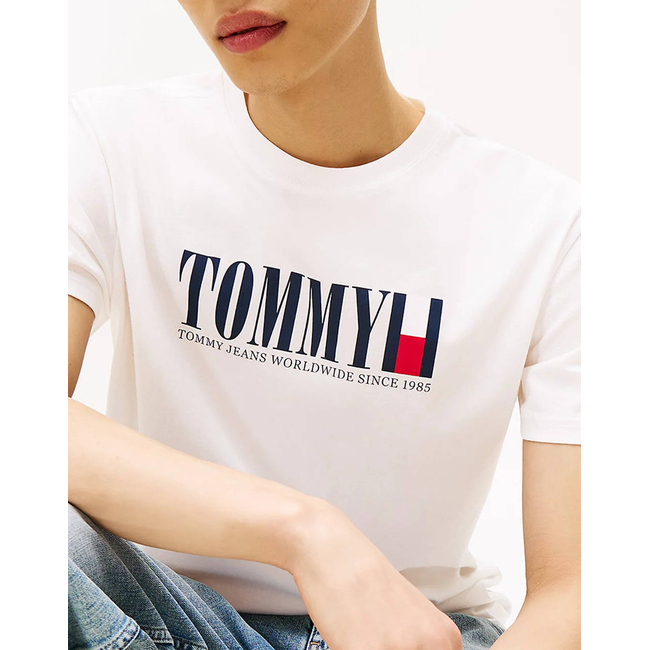 Product TOMMY JEANS TJM REG TOMMY DNA FLAG TEE EXT base image
