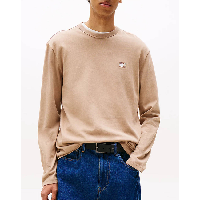 Product TOMMY JEANS TJM REG BADGE TEE LS base image