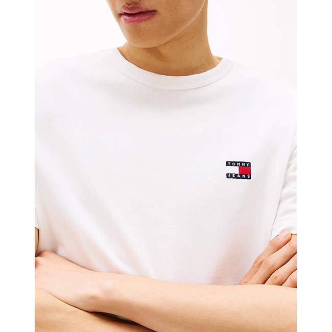 Product TOMMY JEANS TJM REG BADGE TEE EXT base image