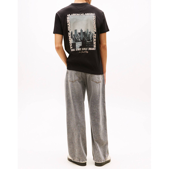 Product TOMMY JEANS TJM REG PHOTO TEE base image