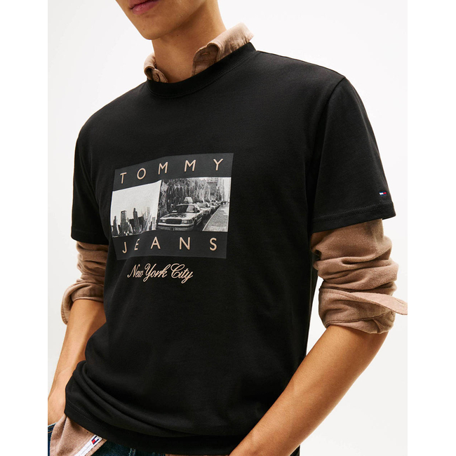 Product TOMMY JEANS TJM REG PHOTO FLAG SS TEE base image