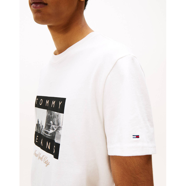 Product TOMMY JEANS TJM REG PHOTO FLAG SS TEE base image