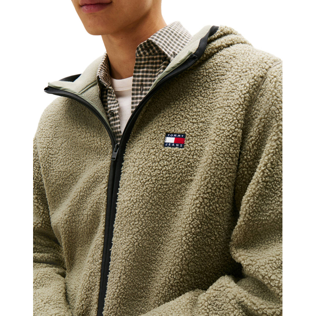 Product TOMMY JEANS TJM REG BADGE TEDDY ZIP TRU EXT base image