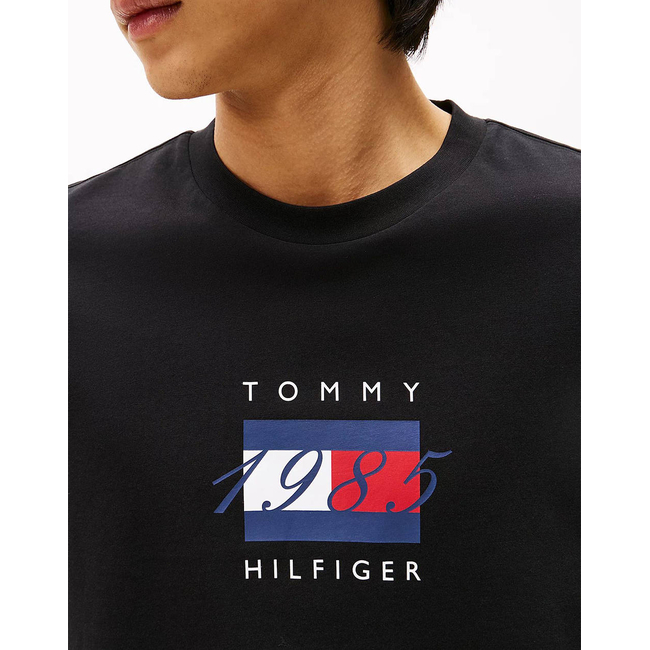 Product TOMMY HILFIGER LINEAR FLAG GRAPHIC LS TEE base image