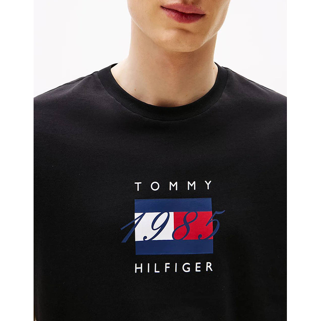 Product TOMMY HILFIGER LINEAR FLAG GRAPHIC TEE base image