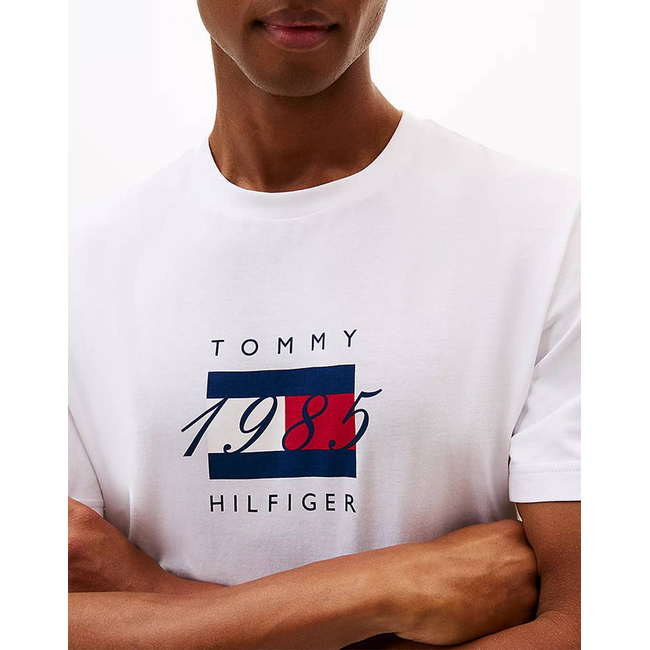 Product TOMMY HILFIGER LINEAR FLAG GRAPHIC TEE base image