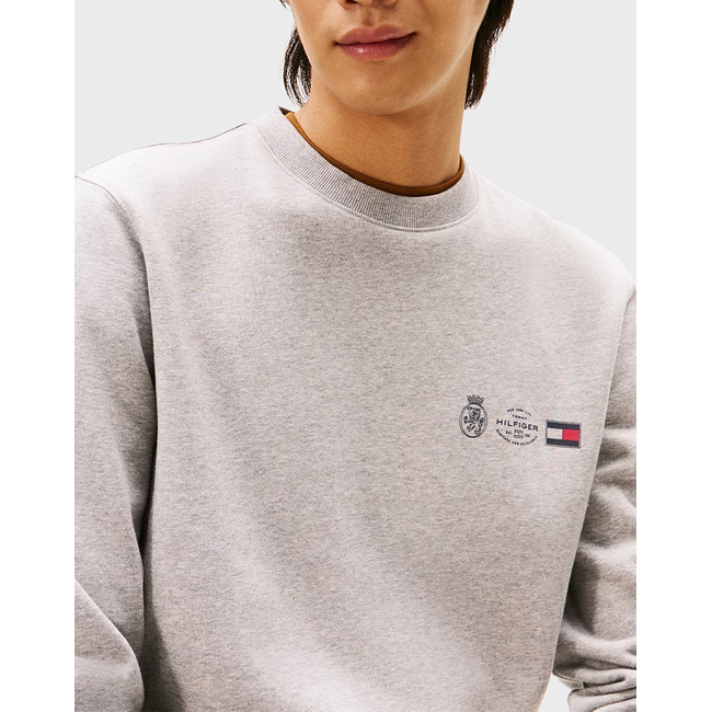 Product TOMMY HILFIGER SMALL CREST OUTLINE CREW NECK base image